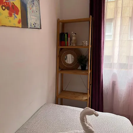 Roomin בית הארחה